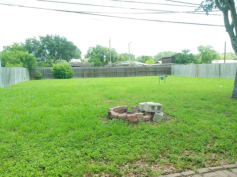 4318 Belfast Dr — Photo 16