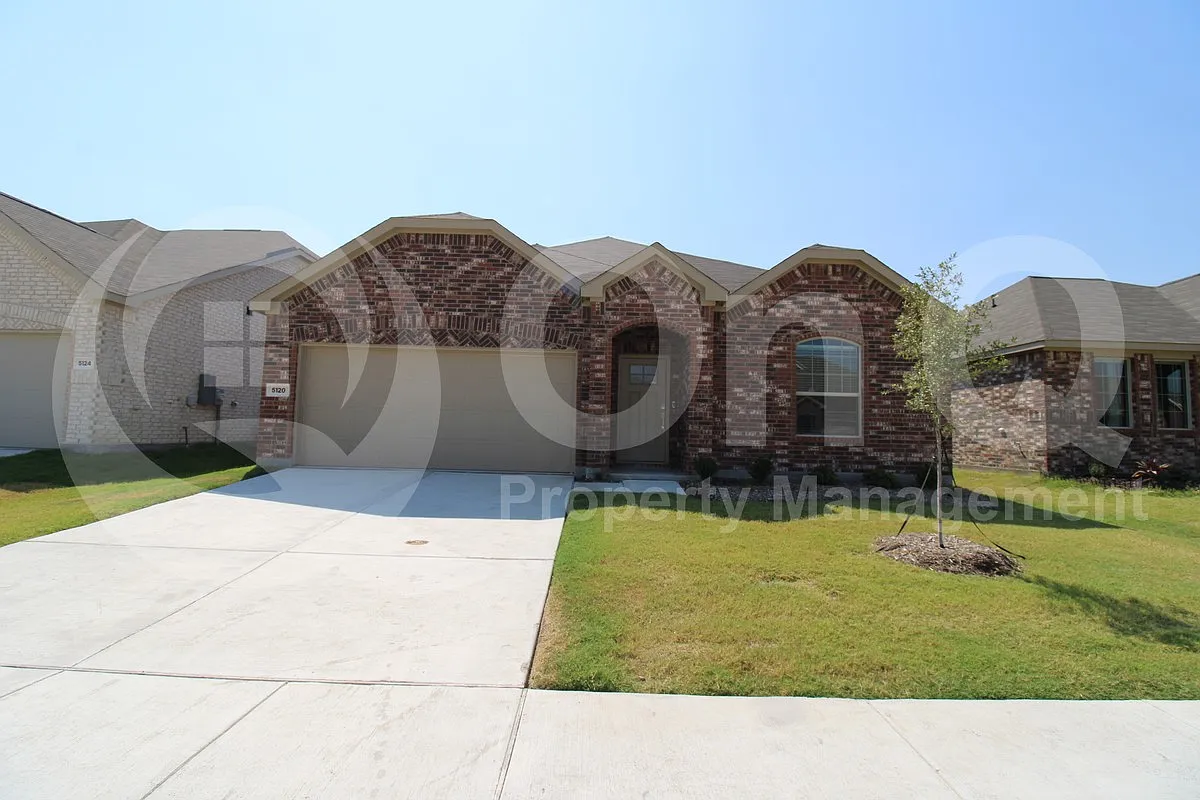 4 bed, 2.0 bath, 1881 sqft, $2,099 — Photo 1