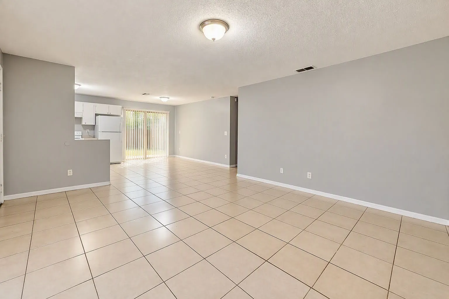 3 bed, 1200 sqft, $1,950 — Photo 4
