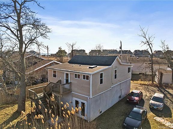 3rd image of 15 Sibley Ln