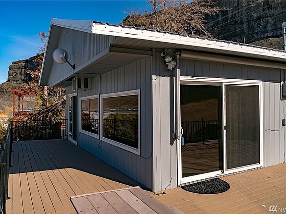 5th image of 32686 NE Lakeshore Dr