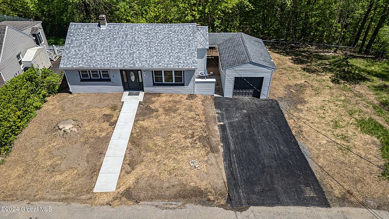 3rd image of 18 Sidney Avenue