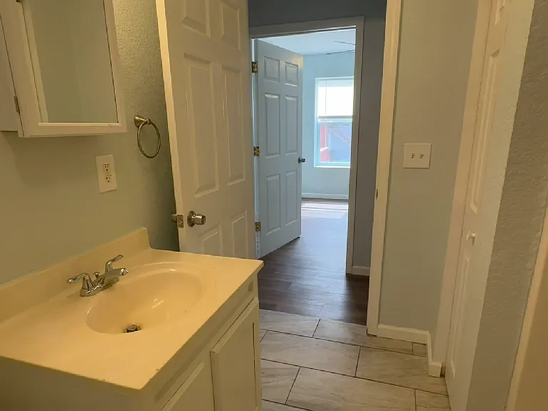 Lakefront Apartments — Photo 70