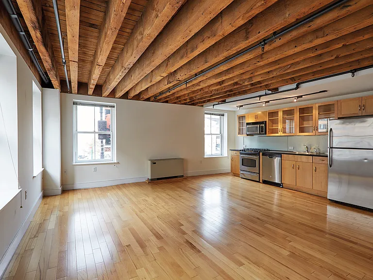 214 Front St — Photo 3