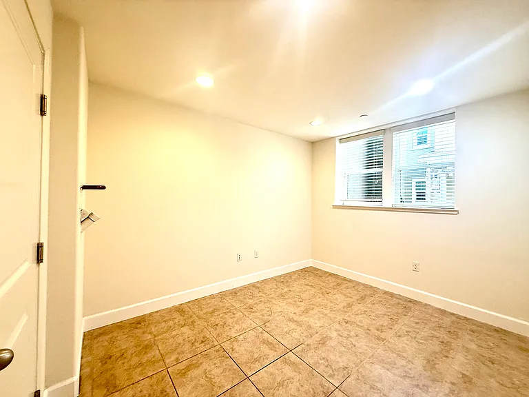 2044 Lee Way — Photo 13