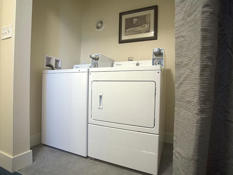 On-site Washer/Dryer