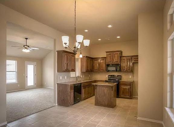 2nd image of 816 Canyon Dr