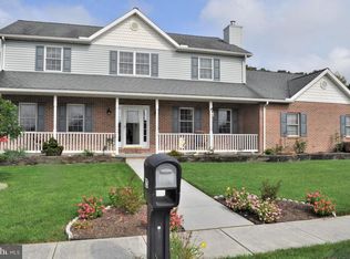 15 Hickory Ln, Littlestown, PA 17340