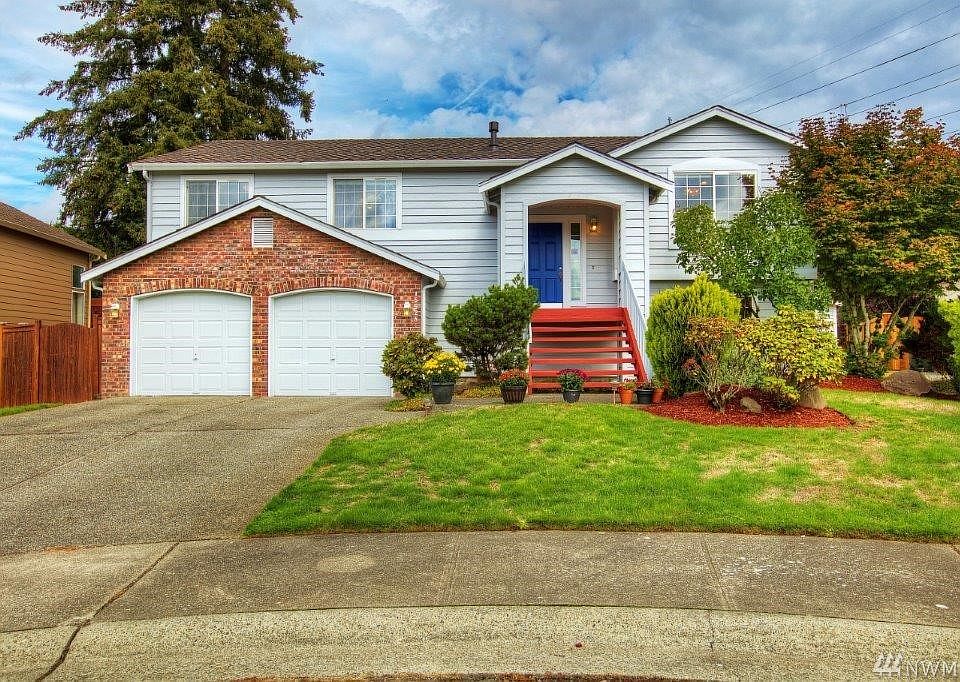 Lovely home, very well cared for in the peaceful neighborhood of Channing Park. 