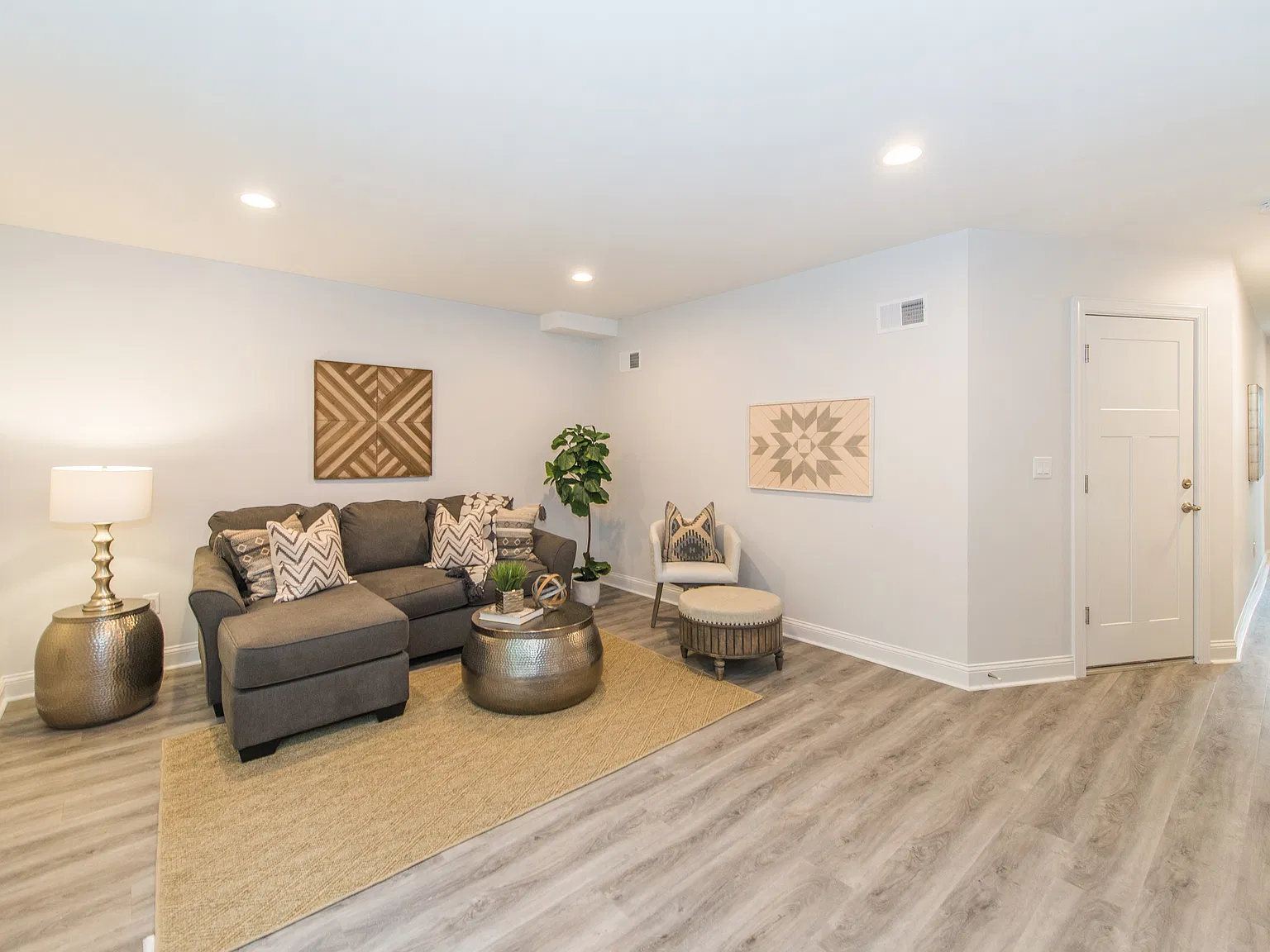 18 Chaz Way — Photo 3