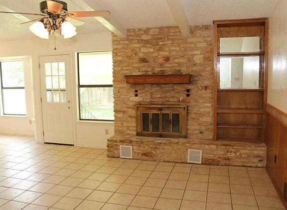 3rd image of 2203 Meadow Brook Dr