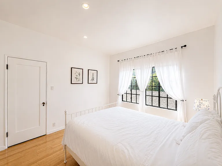 944 12th St #5A — Photo 11