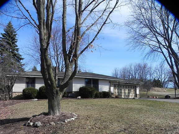 2nd image of W276N1050 Willow Ct