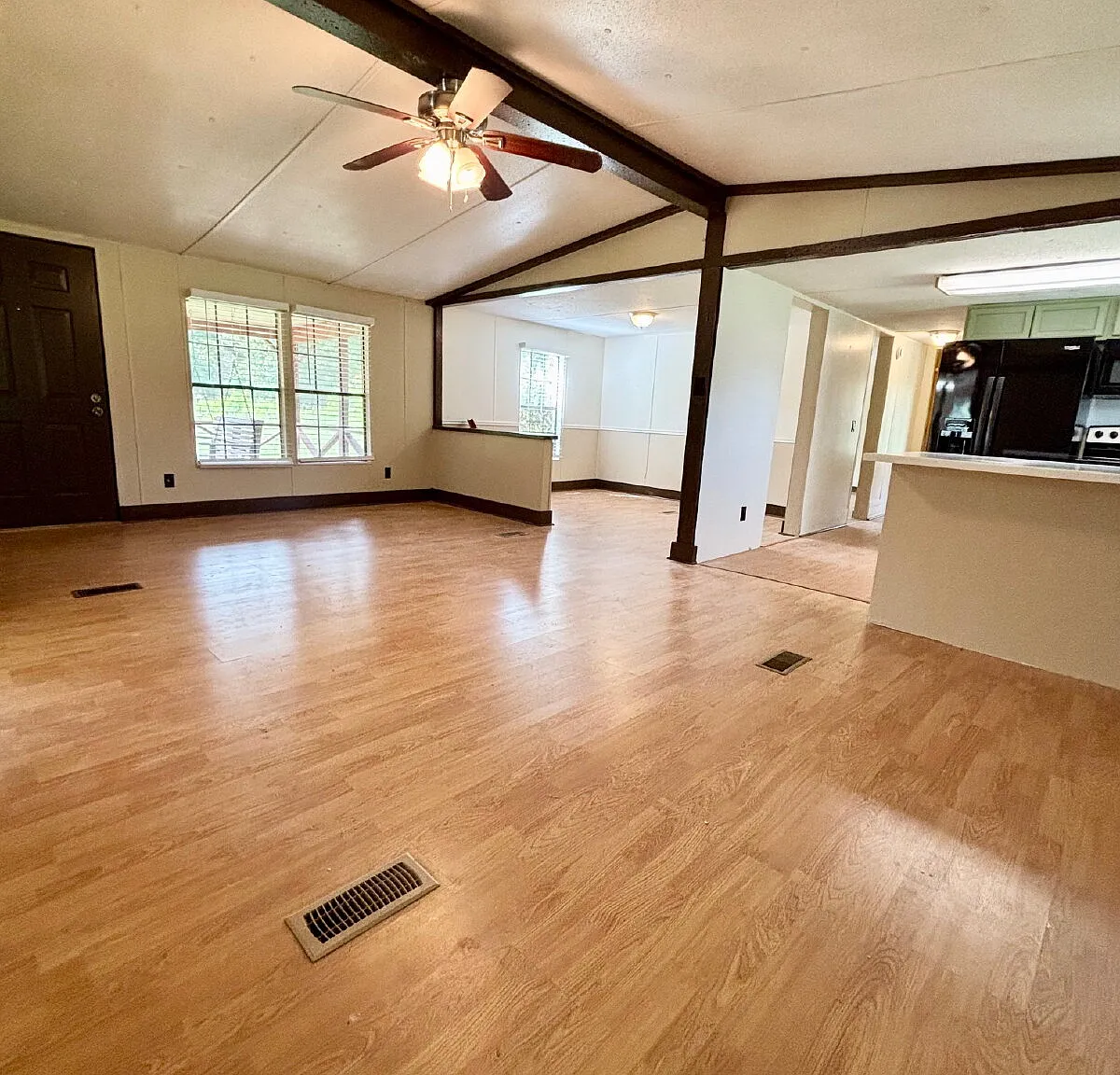 3 bed, 2.0 bath, 1265 sqft, $2,300 — Photo 4