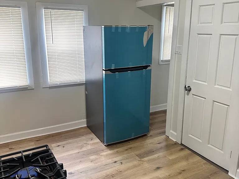 2546 W Medford Ave — Photo 9