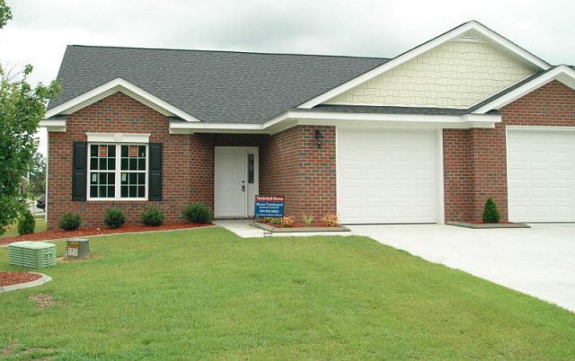 1st image of 141 Oxford Dr