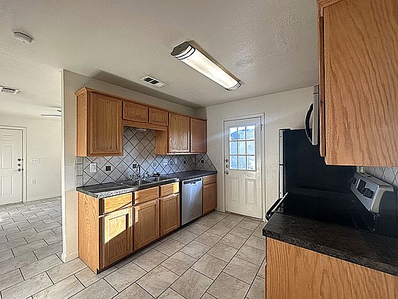 5th image of 711 Hackberry St #A