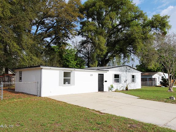 2nd image of 1304 KING ARTHUR Road