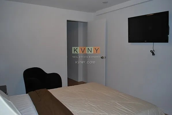 Rented by KVNY Soho | media 27