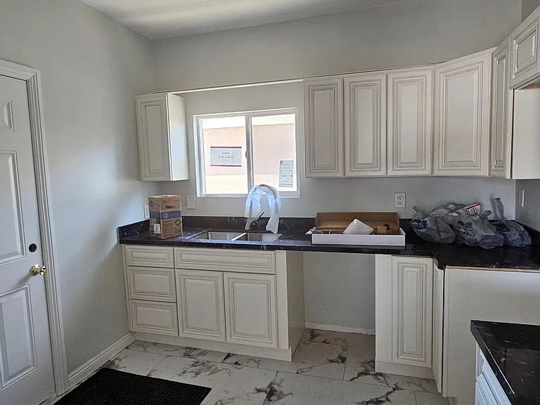 121 S 21st Ave — Photo 4