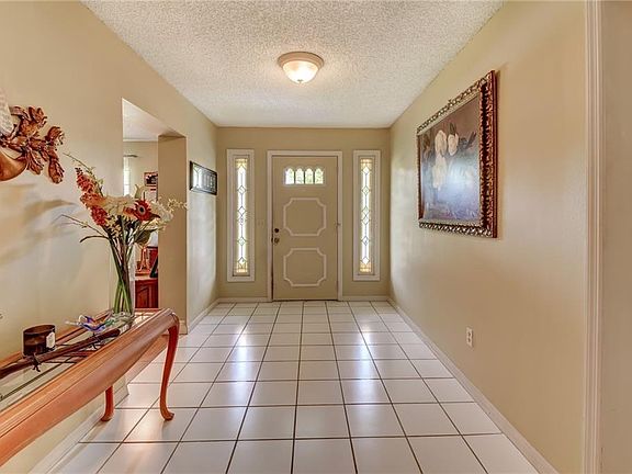 2nd image of 929 N Union Cir
