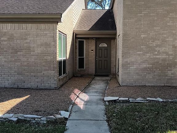 3rd image of 15906 Laurelfield Dr