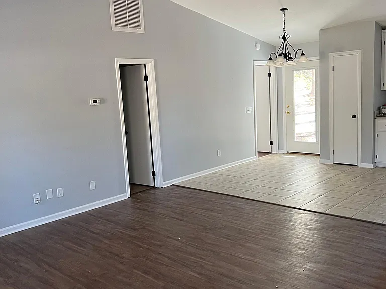 108 Ayries Dr — Photo 5