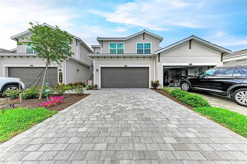 3 bed, 2.0 bath, 2291 sqft, $4,000 — Photo 1
