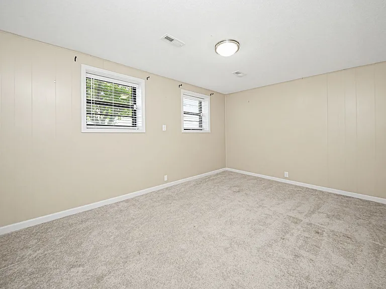 1429 Highland Dr — Photo 29