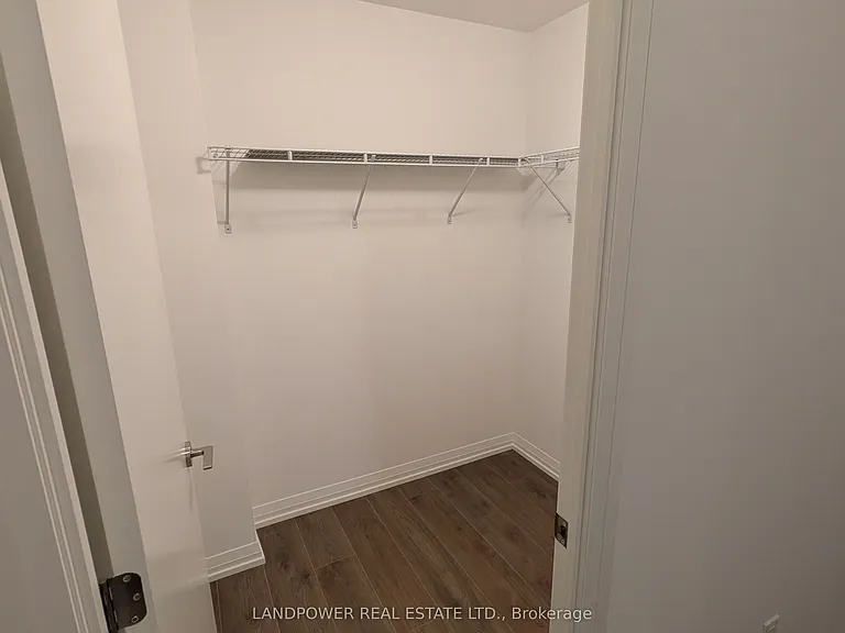 400 King St W #510 — Photo 8
