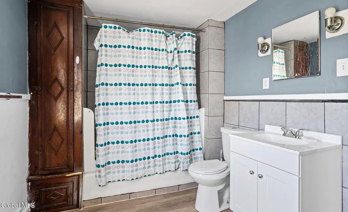 2 bed, $1,200 — Photo 3