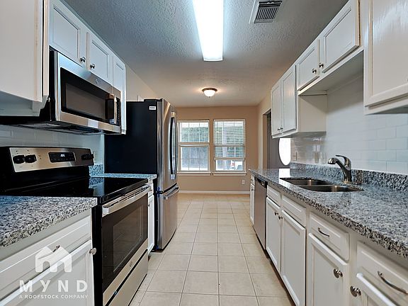 3rd image of 10798 Royal Terrell Dr