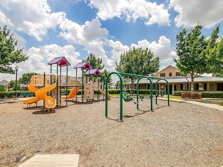 9600 Fox Hill Dr — Photo 32