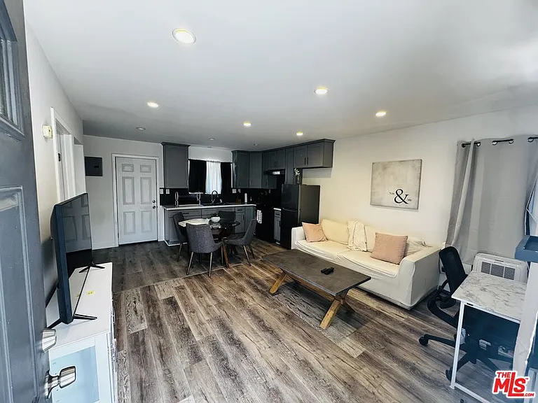 335 E 65th St #337 — Photo 5