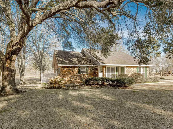 9395 Meadow Ln, Oscar, LA 70762
