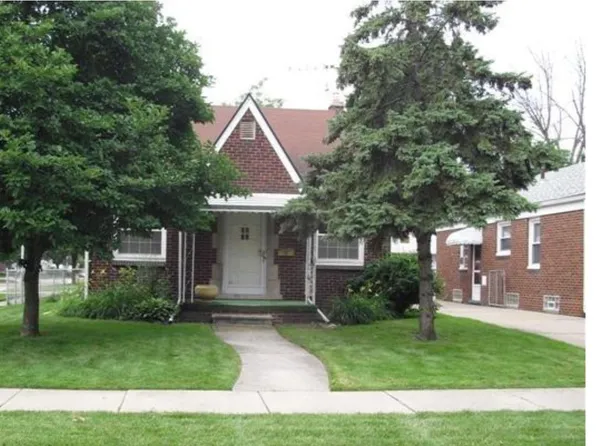 20316 Roscommon St, Harper Woods, MI 48225