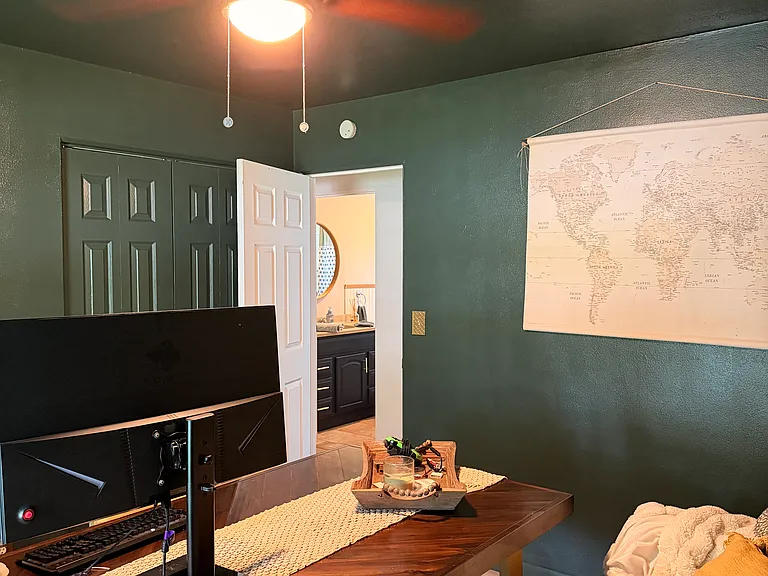 1024 Saint Clair Ave — Photo 11