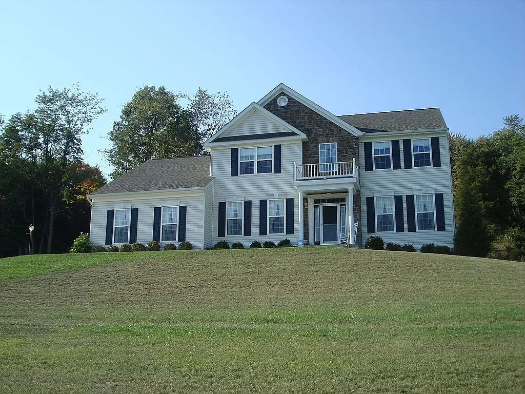 4501 Saratoga Ct photo 1