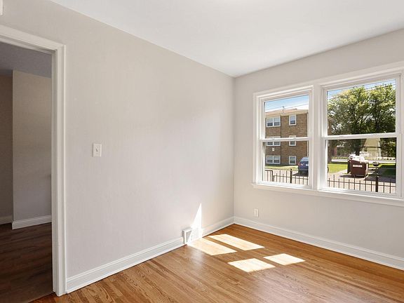 4th image of 85 Orme St E APT 3