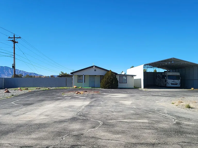 1130 E Gamebird Rd — Photo 3