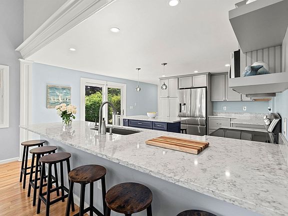 4th image of 6 Riverview Dr