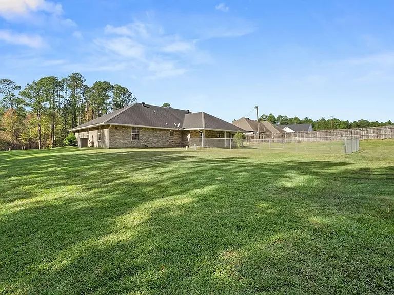708 Woodland Dr — Photo 24