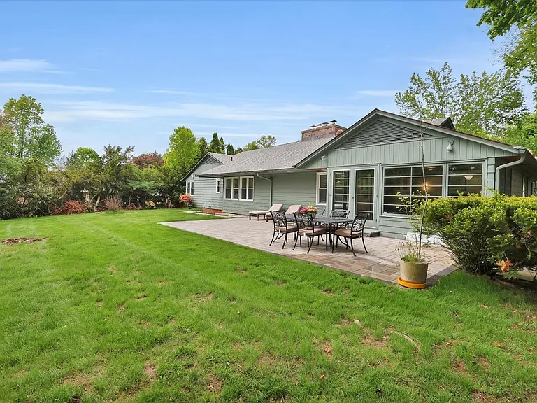 11 W Ridge Dr — Photo 38