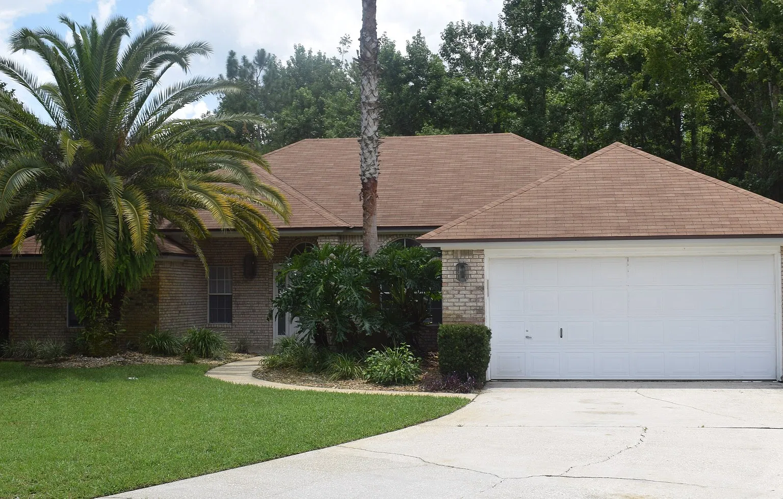 Amazing deal 3/2 w/ Screened Pool on a Cul-de-sac and Preserve — Photo 2