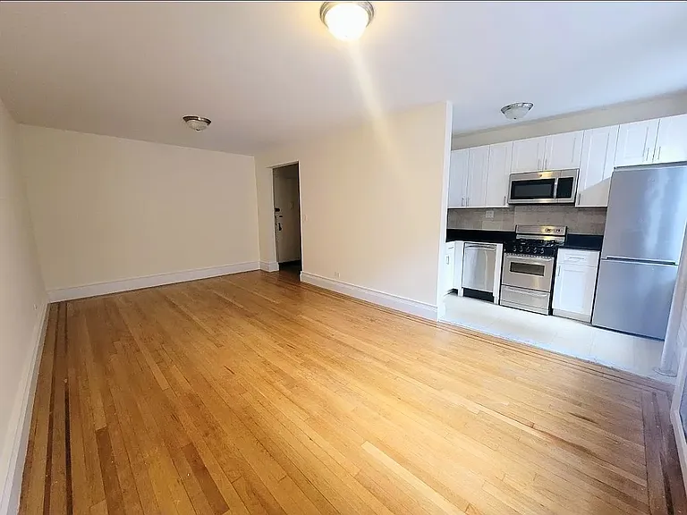 150 W 21st St #6Q — Photo 3