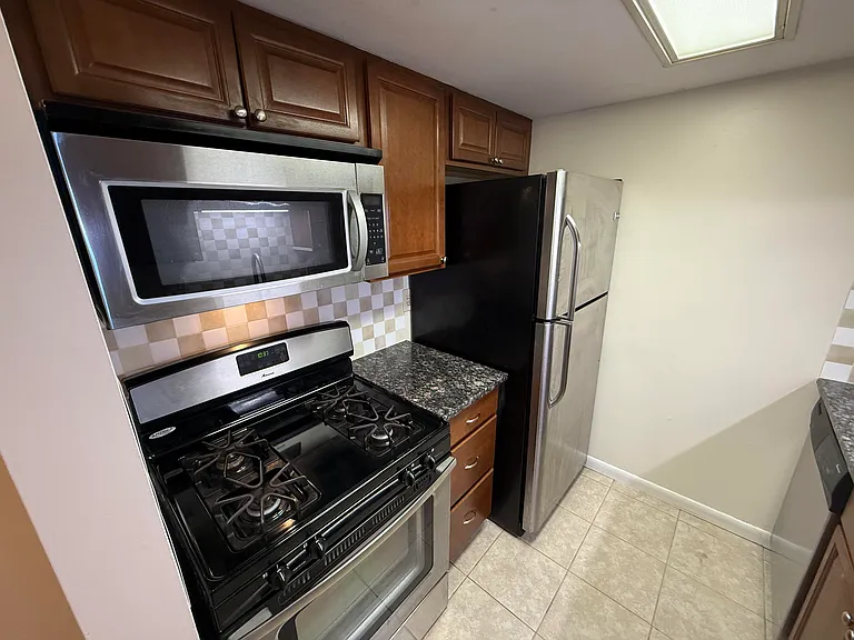 505 W Diamond Ave — Photo 5