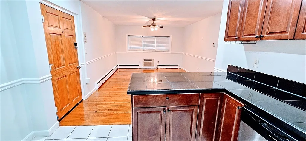 2 bed, 1.5 bath, 713 sqft, $2,475 — Photo 3