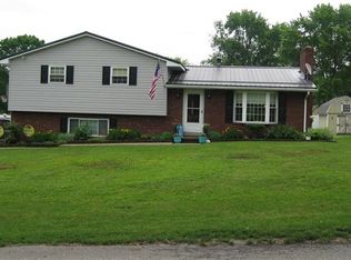 503 Silver Dr, Ellwood City, PA 16117