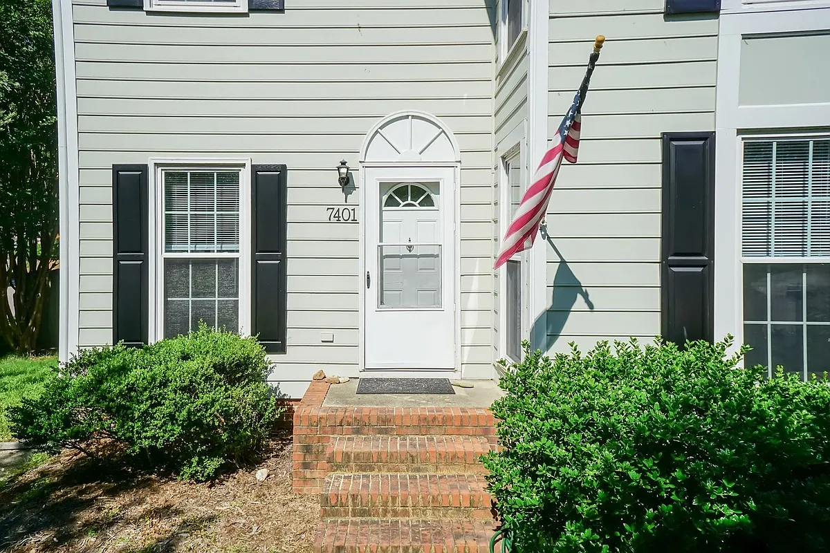 Building Photo - 7401 Pennsylvania Ct