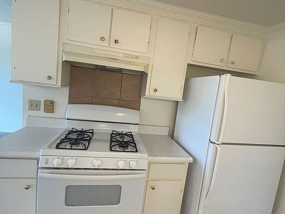 4th image of 935 Lighthouse Ave #9